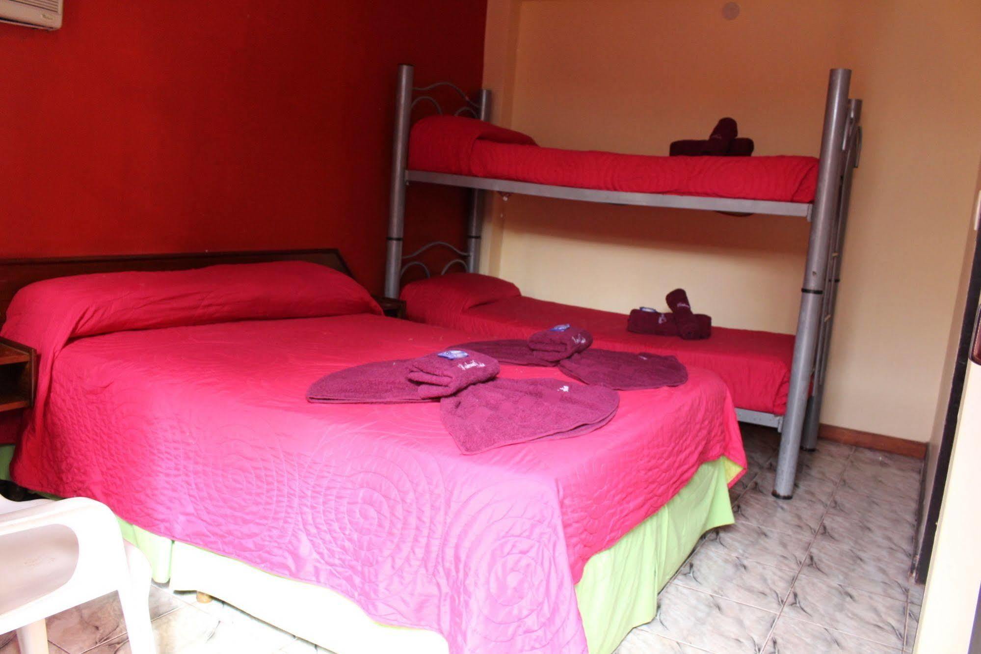 Residencial Noelia Hostel Πουέρτο Ιγκουασού Εξωτερικό φωτογραφία